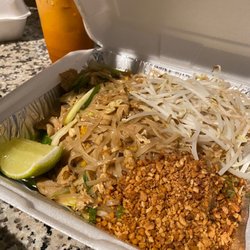 Thai Stellar - Chicken pad thai