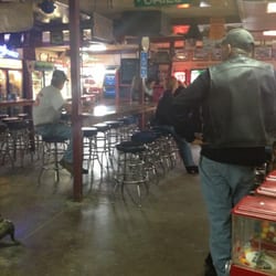 Bs General Store - Kinda busy... Even just after lunch. Good to git 'er early to get a seat