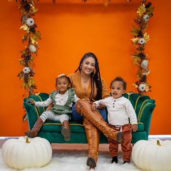 Plural Eyes Studio - Fall set option (Expires Oct 31st) - Art Space Rentals Near Me - Watauga, Texas