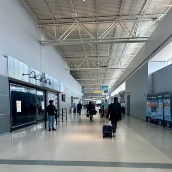 Long Island MacArthur Airport - ISP - Inside terminal - Airports Near Me - Ronkonkoma, New York Long Island MacArthur Airport - ISP - Inside terminal - Airports Near Me - Ronkonkoma, New York