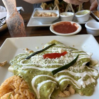 La Paloma - Chicken and spinach enchiladas - yummmmm - Mexican Near Me - Springfield, Missouri