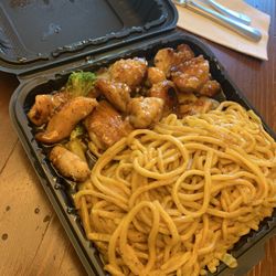Hibachi Dash - Hibachi chicken with noodles.