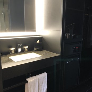 Hôtel Monville - Hotels Near Me - Montreal, Quebec Hôtel Monville - Hotels Near Me - Montreal, Quebec