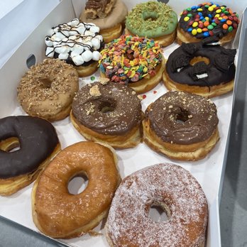 Randy’s Donuts - Yummy donuts - Coffee & Tea Near Me - San Diego, California
