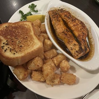 Doogers Seafood & Grill - Seafood Near Me - Seaside, Oregon