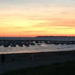 La plage de Pornichet - Début de la plage avec sur l'extrémité de la baie.