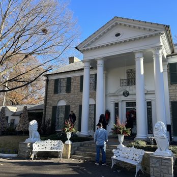 Graceland Mansion - Museums Near Me - Memphis, Tennessee