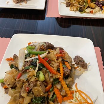 Jasmine Thai Restaurant, Palmdale - Pad kee mao (before finding the hair) - Thai Near Me - Palmdale, California Jasmine Thai Restaurant, Palmdale - Pad kee mao (before finding the hair) - Thai Near Me - Palmdale, California