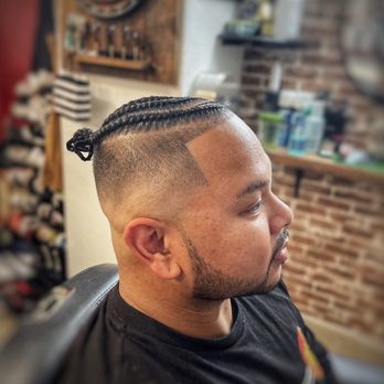 Barber Van Gogh - Fresh fade and line up. Braids done by Lupe (@loopayme_) https://instagram.com/loopayme_?igshid=YmMyMTA2M2Y= - Barbers Near Me