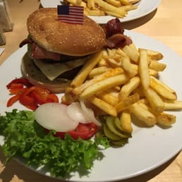 Touch Down - Giant Double Burger welcher leider vom Fleisch her äußerst fettig schmeckte. Dazu laffe Pommes - sehr Schade! - burger, burgers, food - American Near Me - Lohmar, NW