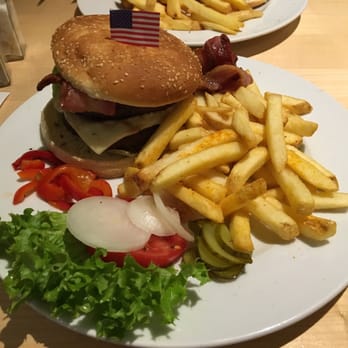 Touch Down - Giant Double Burger welcher leider vom Fleisch her äußerst fettig schmeckte. Dazu laffe Pommes - sehr Schade! - American Near Me - Lohmar, NW