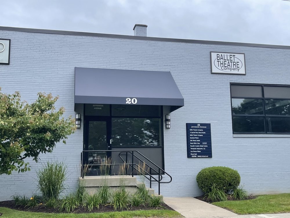 ROOM WITH A DOO Updated October 2024 20 Jefferson Ave, West