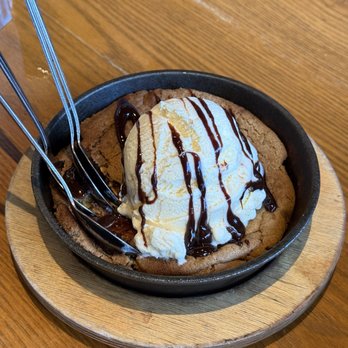 Chili's - Skillet Chocolate Chip Cookie - American Near Me - Buena Park, California