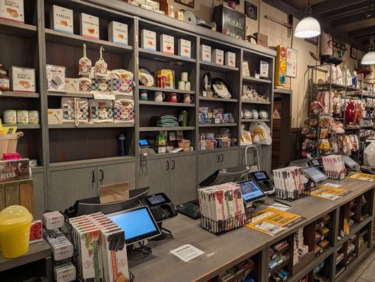 Cracker Barrel Old Country Store by null