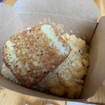 Wicked Lobsta - Lobsta mac and cheese (complimentary bread) - Seafood Near Me - Boston, Massachusetts