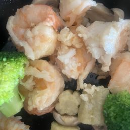 Mushy shrimp that fell apart and was just totally inedible - hard to tell in this photo what the review describes