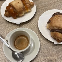 Officinazero - cornetto alla pesca & cornetto al cioccolato, senza glutine (gluten-free); caffè espresso