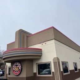 the outside of the restaurant