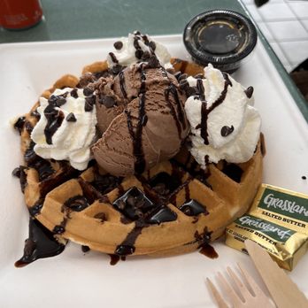 Icki Sticki - Chocolate Lovers waffle - Ice Cream & Frozen Yogurt Near Me - Mount Horeb, Wisconsin