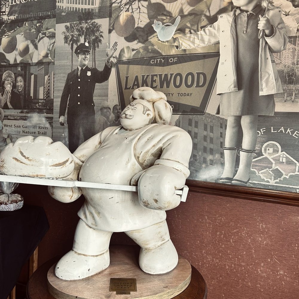 Corner Bakery Cafe - Home town feel decor as you walk into - Sandwiches Near Me - Lakewood, California