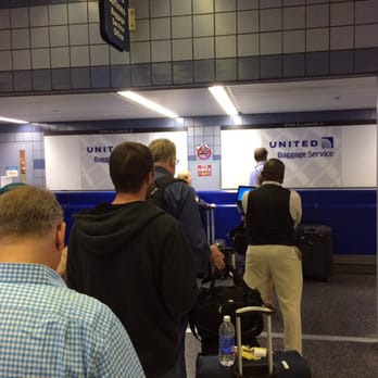 United Airlines - The long line with nobody working the counter at United Airlines Baggage Service Office - Airlines Near Me - Chicago, Illinois