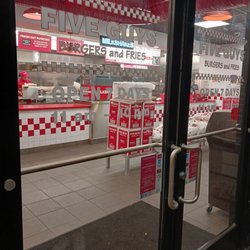 Five Guys - Entrance