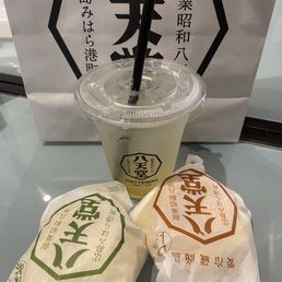 Matcha and Chocolate cream bun with Yuzu Iced Tea Matcha and Chocolate cream bun with Yuzu Iced Tea