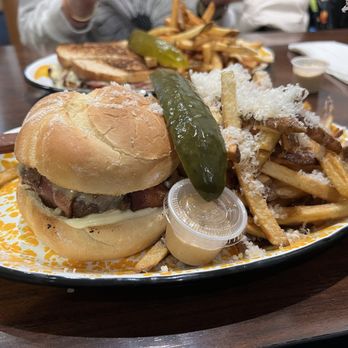 Pigfish Cafe - Pigfish burger - Sandwiches Near Me - Burien, Washington