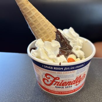 Friendly's - Kid clown sundae - Burgers Near Me - Cinnaminson, New Jersey
