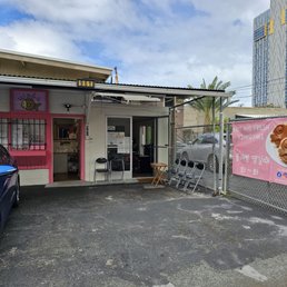 Storefront... on Kawaiaha'o Street in Kaka'ako, Honolulu Storefront... on Kawaiaha'o Street in Kaka'ako, Honolulu
