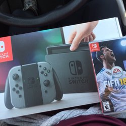Gamestop - Nintendo Switch + FIFA18 on deck!