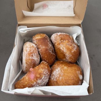 Leonard's Bakery - Bakeries Near Me - Honolulu, Hawaii