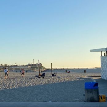 Ocean Beach - Volleyball in rest station at Brighton Street - Beaches Near Me - San Diego, California Ocean Beach - Volleyball in rest station at Brighton Street - Beaches Near Me - San Diego, California