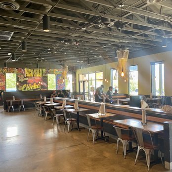 Viva Chicken - Inside view - bright and clean - Peruvian Near Me - St. George, Utah Viva Chicken - Inside view - bright and clean - Peruvian Near Me - St. George, Utah