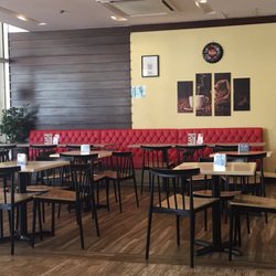 Xtremely Xpresso - Lots of room with comfy booths ands half booths.