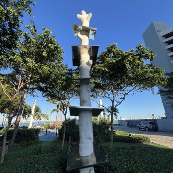 Column Tree - Public Art Near Me - Miami, Florida Column Tree - Public Art Near Me - Miami, Florida