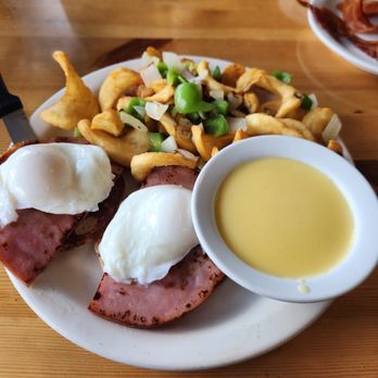 Good Neighbor Restaurant - Eggs Ala Fisdale with Cottage potatoes. Cheese Salsa on the side. - Breakfast & Brunch Near Me - Studio City, California