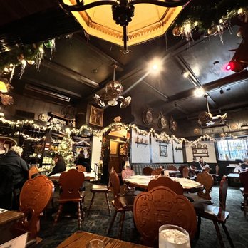 Zum Stammtisch - German Near Me - Glendale, New York