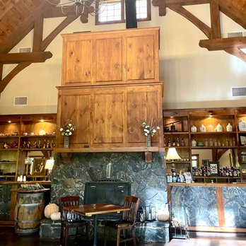 Sanders Ridge - Wine Tasting Room Near Me - Boonville, North Carolina