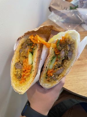 Banh Mi Zon by null