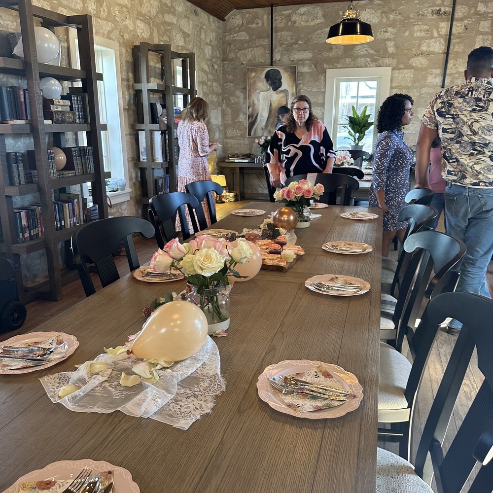 Barelle Vineyards - Wine Tasting Room Near Me - Fredericksburg, Texas