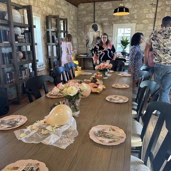 Barelle Vineyards - Wine Tasting Room Near Me - Fredericksburg, Texas