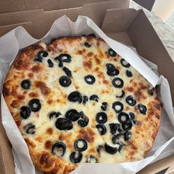 Bellacino's Pizza & Grinders - Small cheese, olives & suppose to be pepperoni pizza.