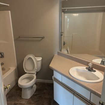Westport on the Lake - Bathroom - Apartments Near Me - Omaha, Nebraska Westport on the Lake - Bathroom - Apartments Near Me - Omaha, Nebraska