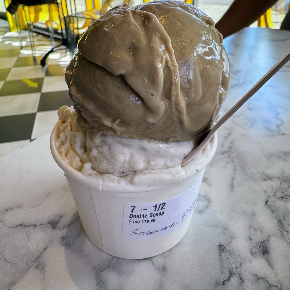 Rabbit Rabbit Tea Hawaii - Double Scoop (Kona Coffee and Egg Nog) - Coffee & Tea Near Me - Honolulu, Hawaii Rabbit Rabbit Tea Hawaii - Double Scoop (Kona Coffee and Egg Nog) - Coffee & Tea Near Me - Honolulu, Hawaii