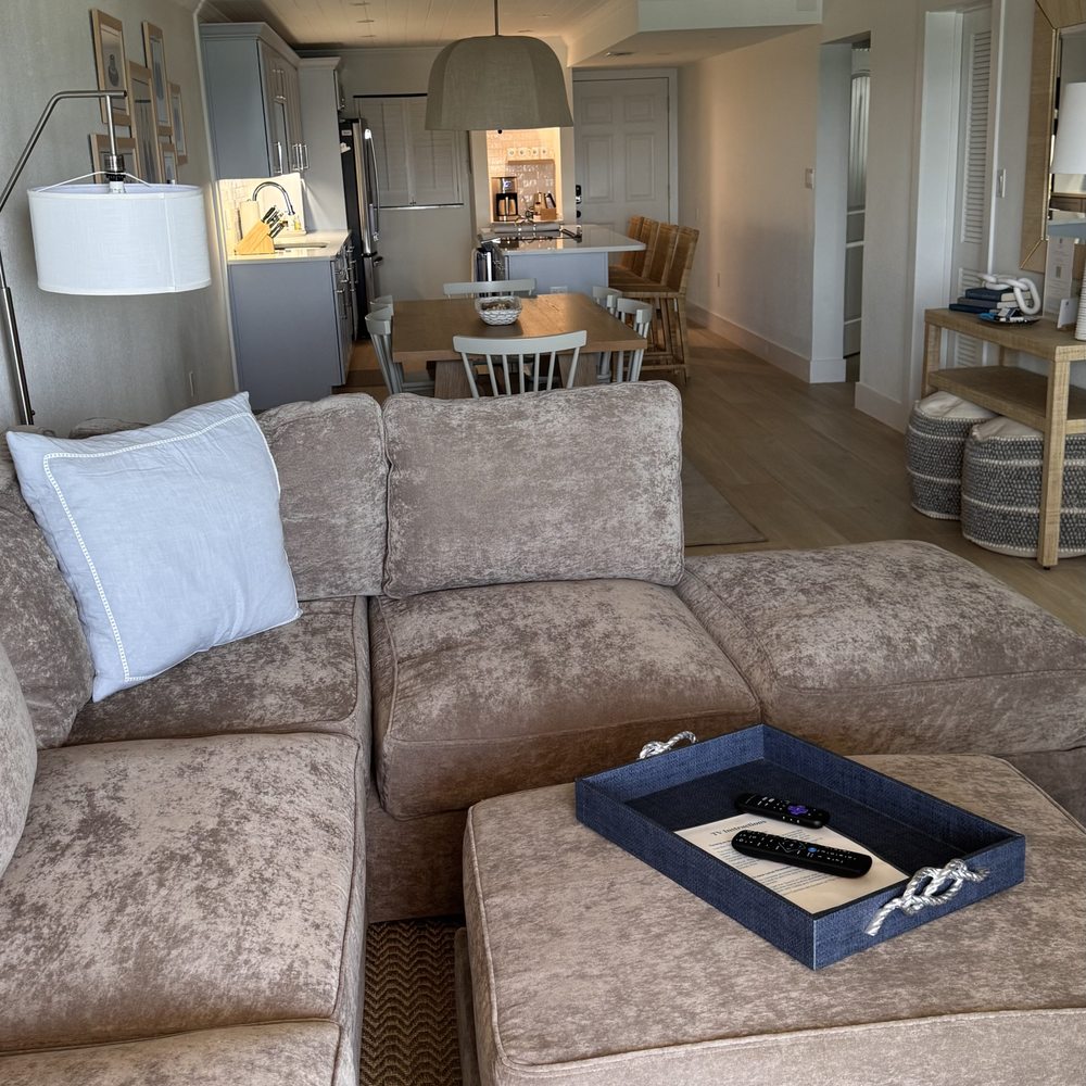 RossLee Retreats - Vacation Rentals Near Me