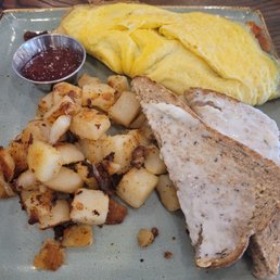 Omelet, potatoes, & toast