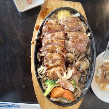 Hibachi House - Hibachi beef. This came out piping hot and it was enough to feed 2-3 people - Asian Fusion Near Me - Fort Myers, Florida Hibachi House - Hibachi beef. This came out piping hot and it was enough to feed 2-3 people - Asian Fusion Near Me - Fort Myers, Florida