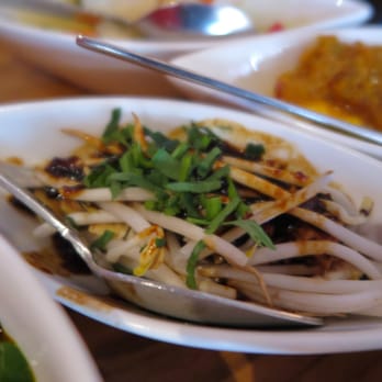 Blauw - clearly a dish with bean sprouts - Indonesian Near Me - Amsterdam, New Hampshire