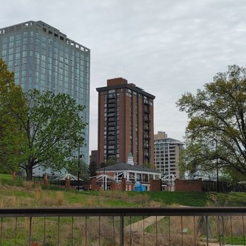Shaw Park - Parks Near Me - Clayton, Missouri